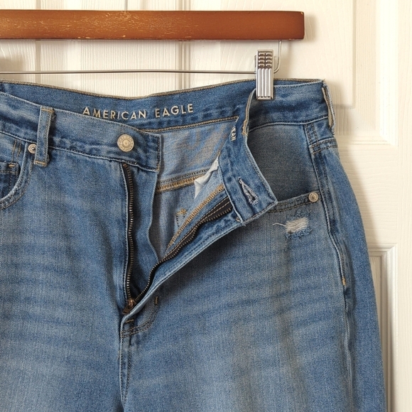American Eagle Distressed Medium Wash High Waisted Relaxed Fit Mom Jeans Blue 12 - Picture 7 of 15